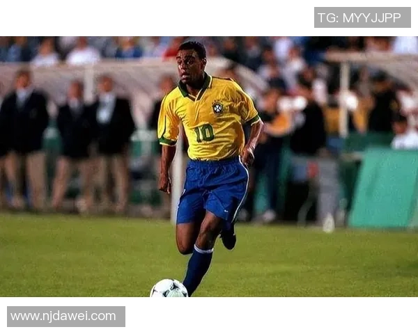 大腿粗的足球明星们如何用力量与技巧征服绿茵场