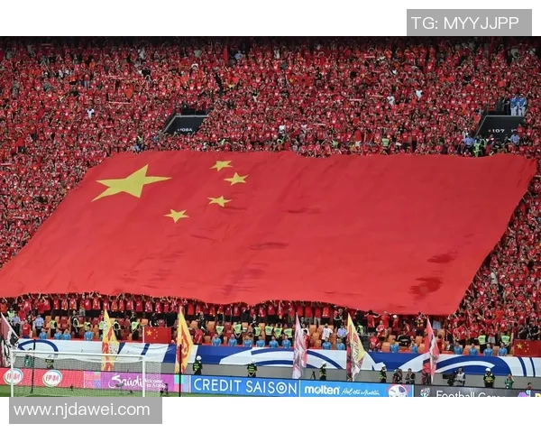 热爱红色的足球明星们展现激情与风采的精彩瞬间