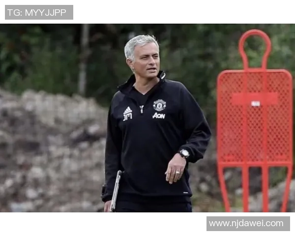 昔日足球教练的执教生涯与战术理念的深度剖析与反思